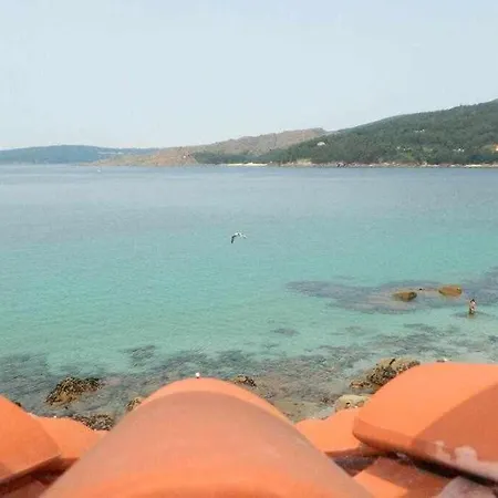 Casita Con Terraza Al Lado Del Mar En O Pindo